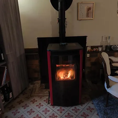Holiday home Maison Entiere Ou D'hotes Belle Campagne En Combrailles *